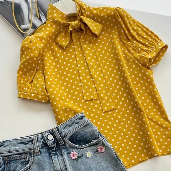 🏷️ 4/$25 Anthro Style Marigold Mustard Polka Dot Cap Sleeve Blouse Top - Picture 1 of 7